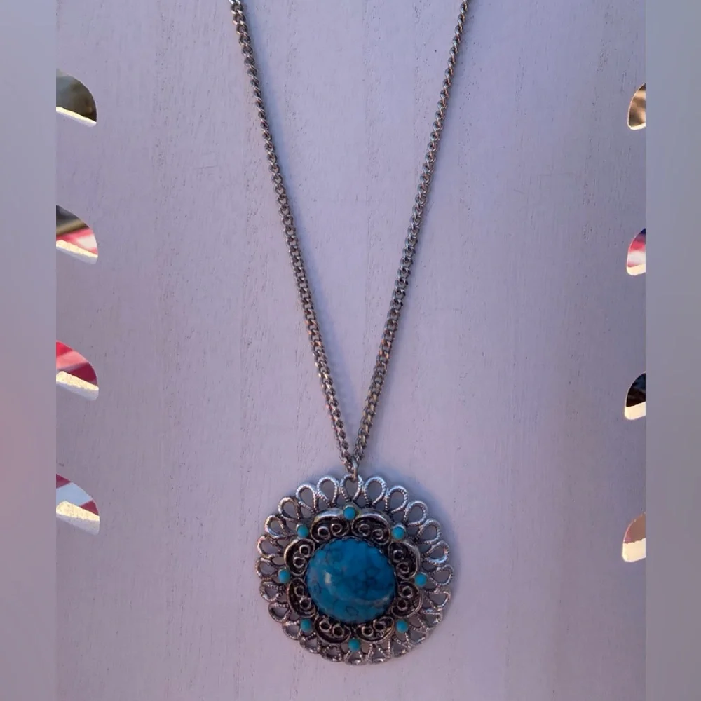 Faux Turquoise on Silvertone Metal southwest style setting and chain 25”